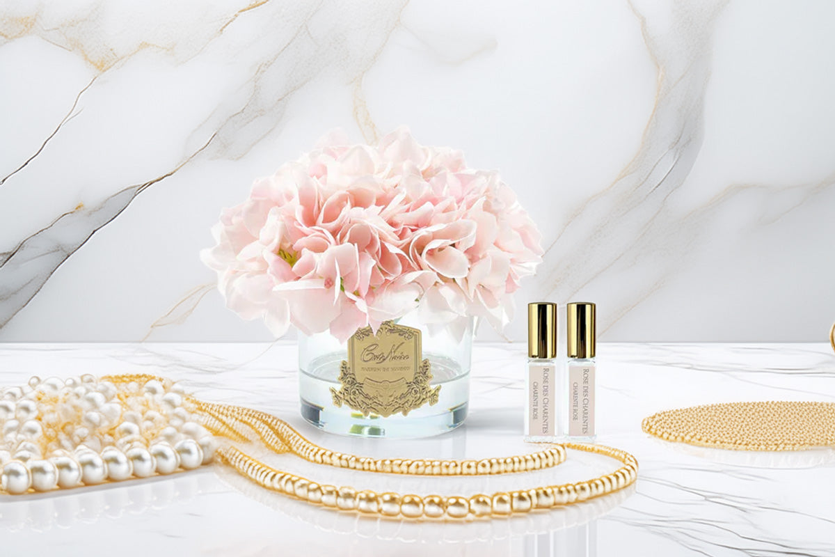 GMH88 | Hydrangeas in five Rose vase