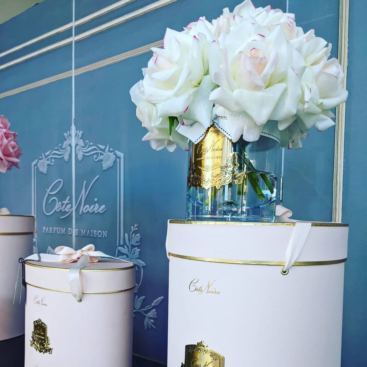 Luxury Grand Bouquet - Gold badge - Pink Plush - Pink box - LTW02
