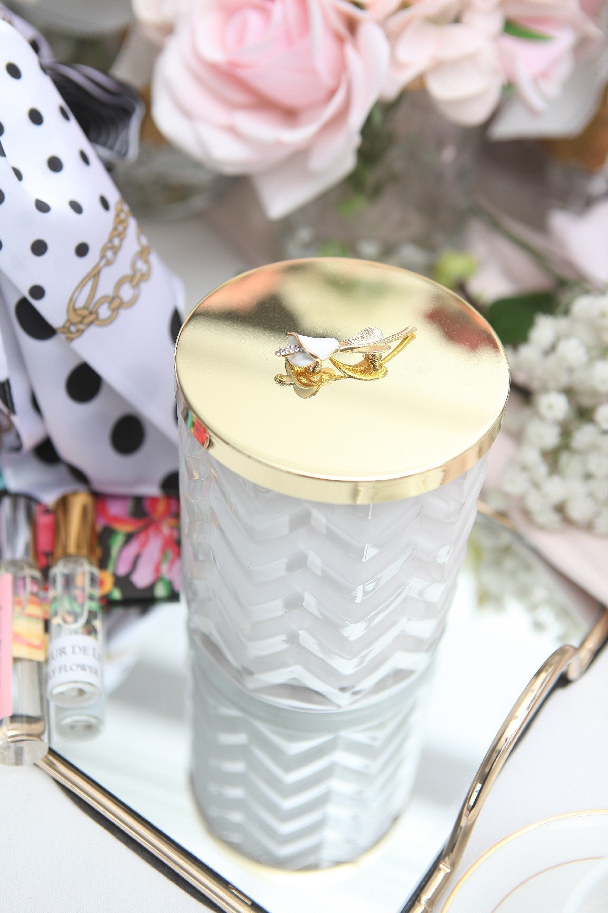 Cote Noire - Herringbone Candle With Scarf - White - Lilly Flower Lid - HCG06