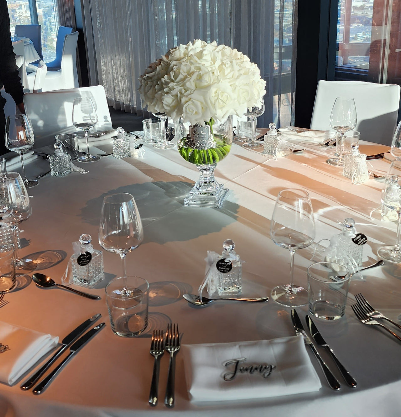 *NEW* LUXURY VERSAILLES ROSE BOUQUET - WHITE - SILVER BADGE - VRB01