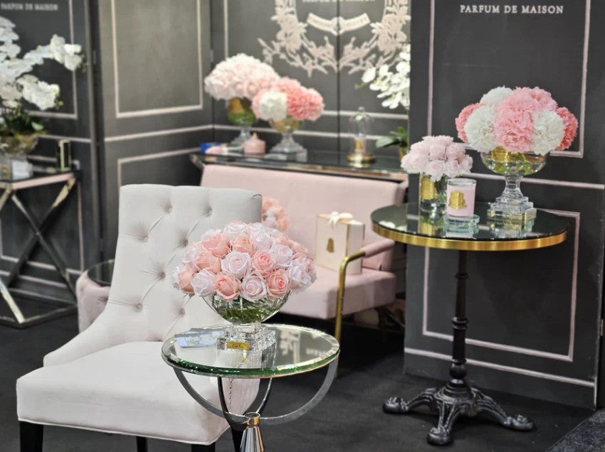 LUXURY CENTREPIECE - 37 ROSEBUDS IN MIXED PINK - GOLD BADGE - CPRB14