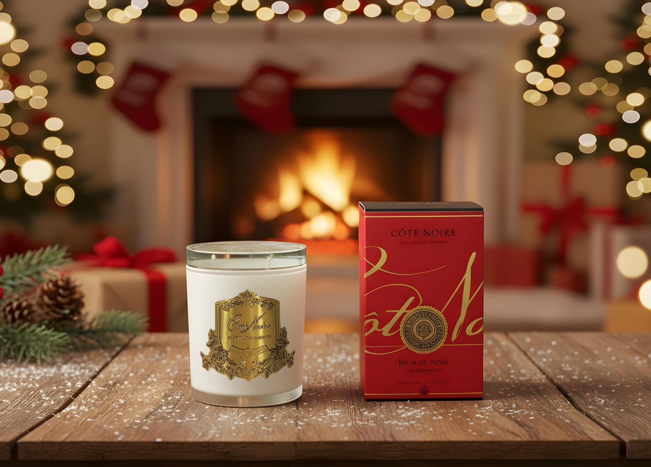 CHRISTMAS CANDLE SAIGON GARDEN | WHITE VESSEL & GOLD BADGE - CGW18542