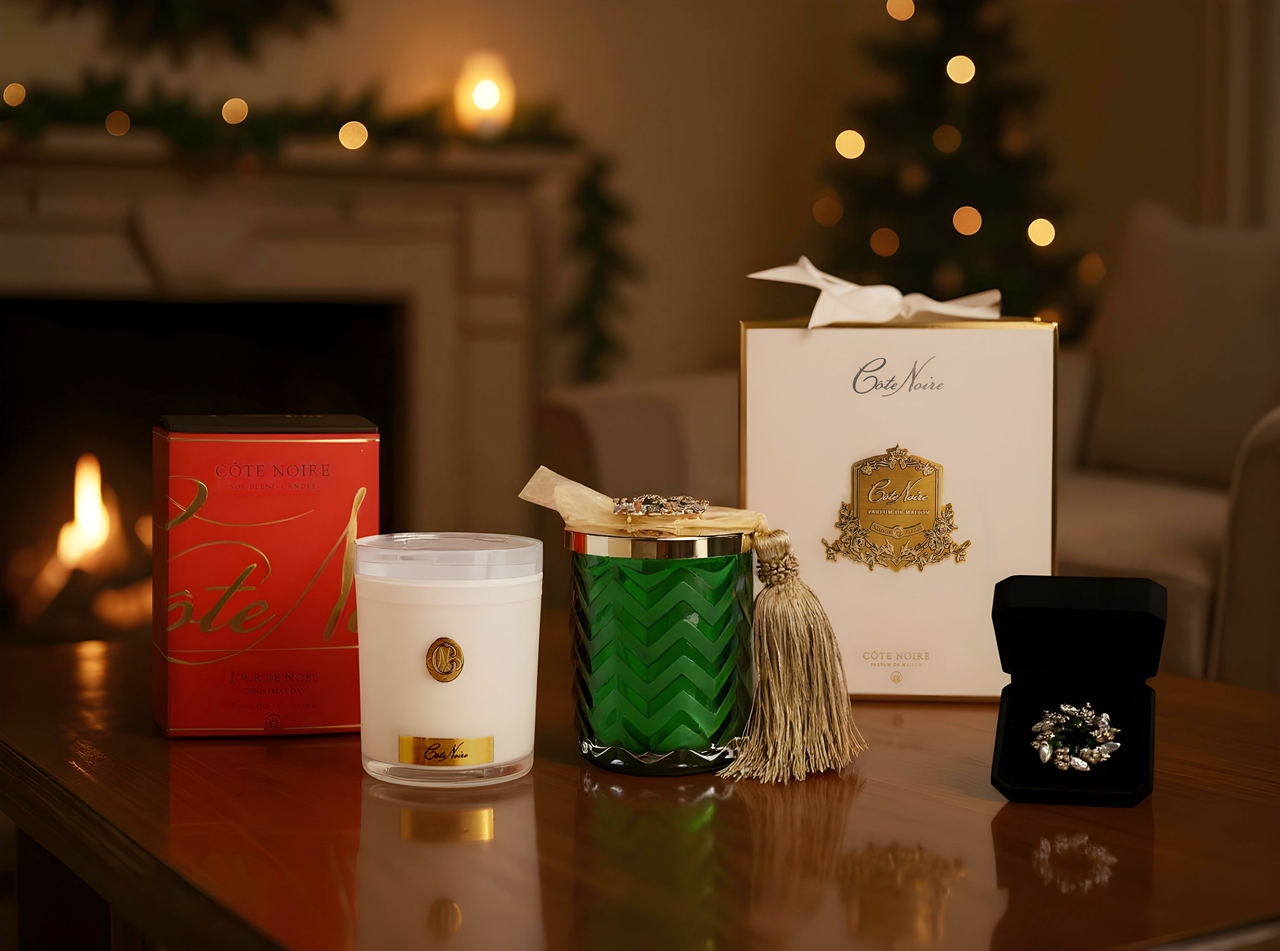 CHRISTMAS CANDLE JOUR DE NOEL | WHITE VESSEL & GOLD BADGE - XCA450 | | Available at the end of November