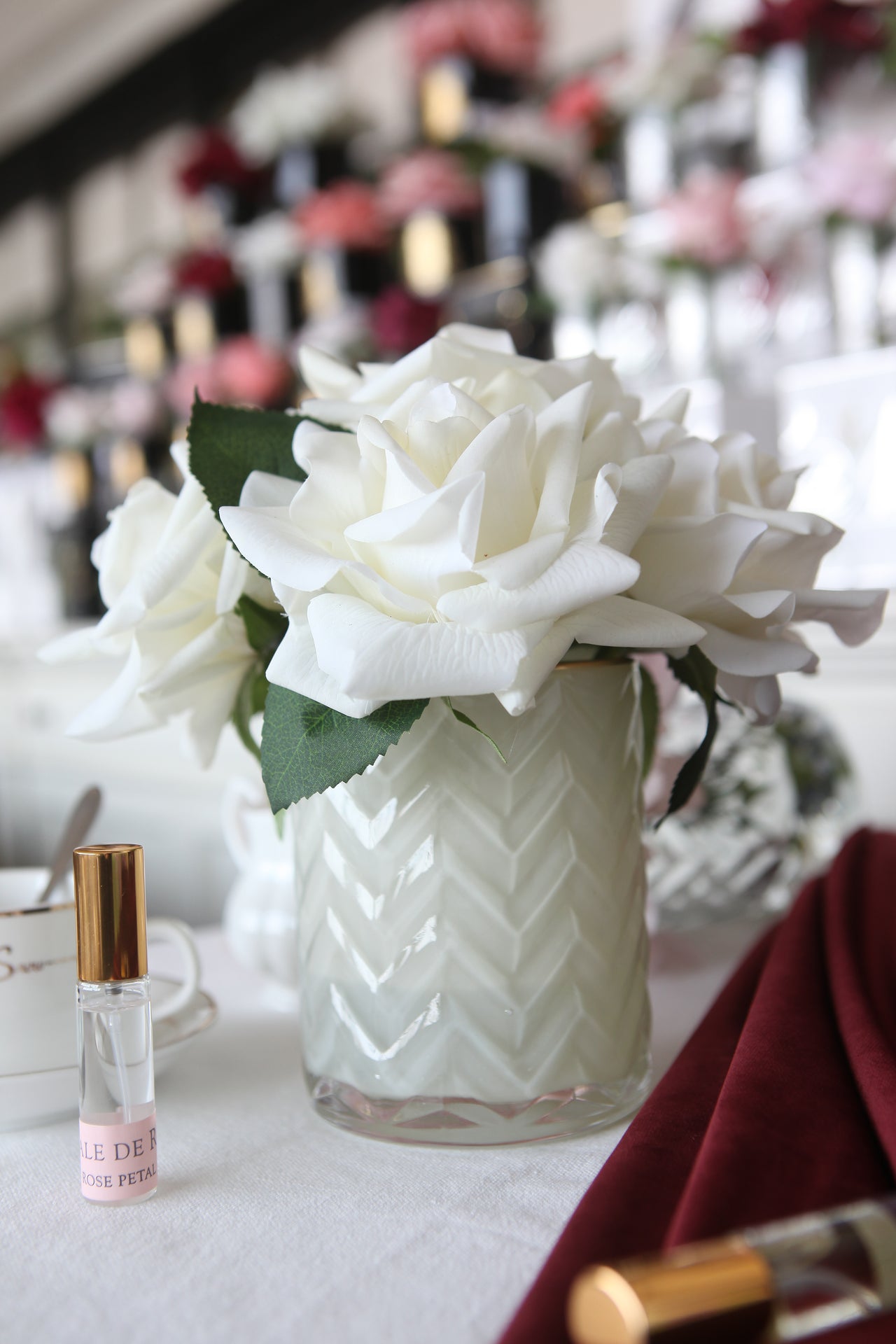 Cote Noire - Herringbone Flower White - WHITE Roses - HCF05