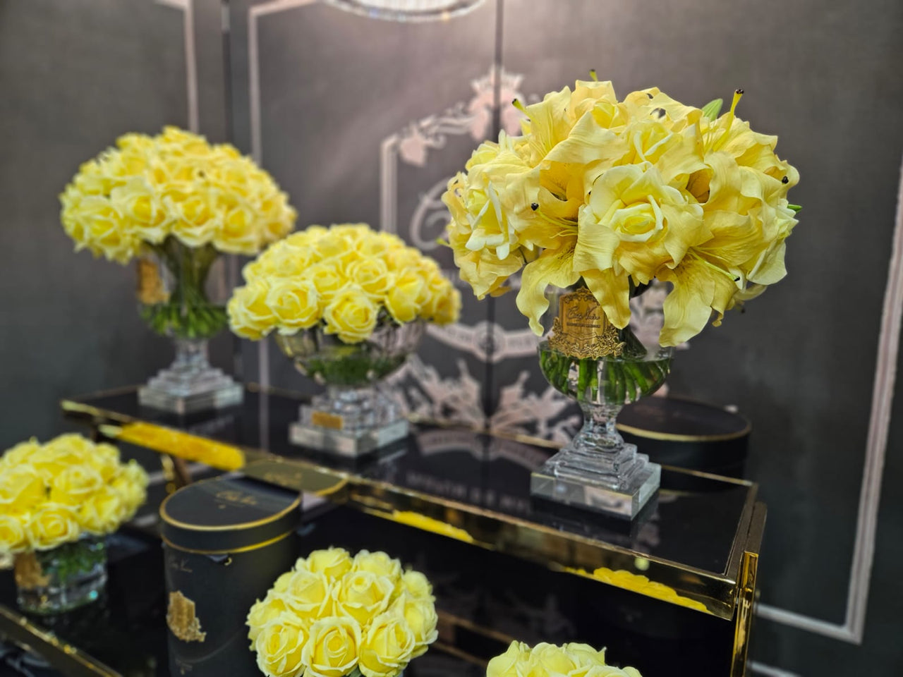 *NEW* LUXURY VERSAILLES ROSE BOUQUET - YELLOW - GOLD BADGE - VRB08