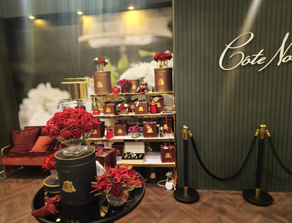 Centrepiece - Carmine Red Rose Buds & GOLD - CPRB04