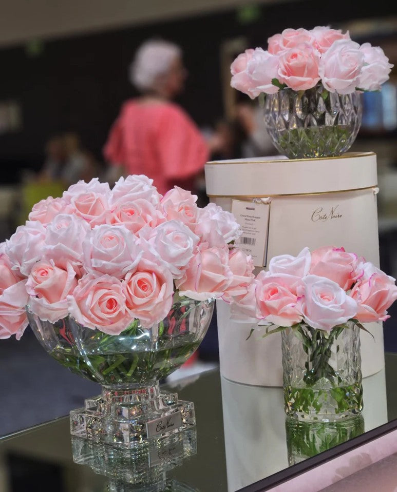 COTE NOIRE - LUXURY ROUND 13 ROSE BUDS BOUQUET IN MIXED PINK - RRB14