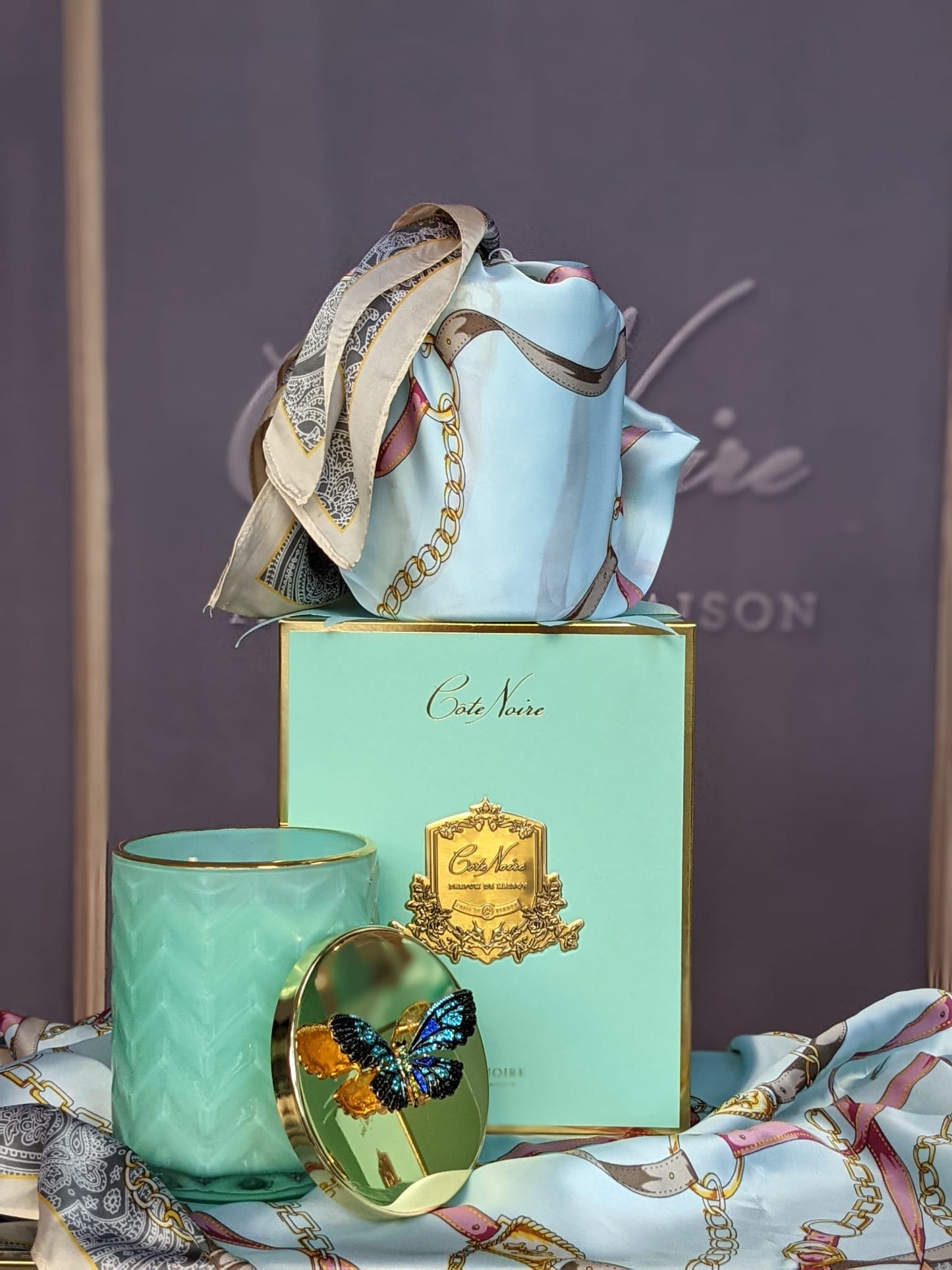 COTE NOIRE - HERRINGBONE CANDLE WITH SCARF - TIFFANY BLUE & GOLD - BUTTERFLY LID - HCG51