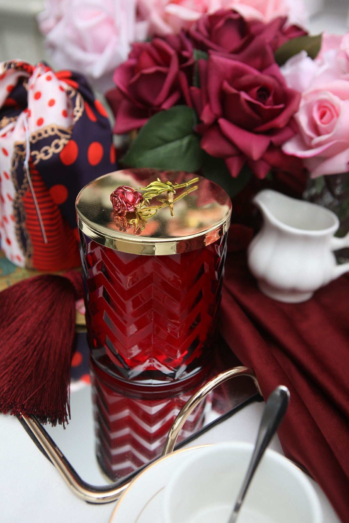 Herringbone Candle With Scarf Rose Oud - Red & Red Rose lid - HCG07